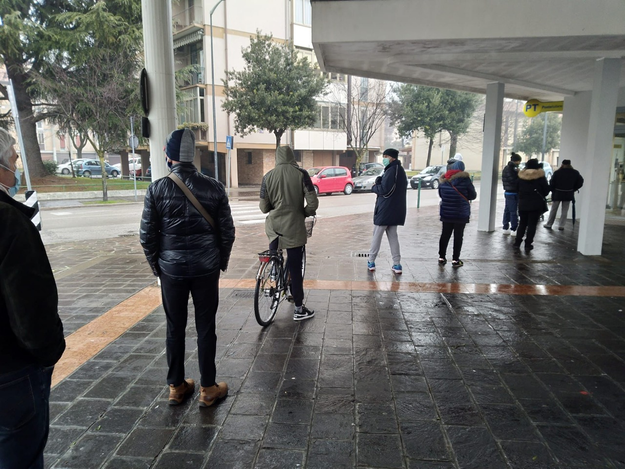 Lunghe code fuori dagli uffici postali, sindaco Conte: “Serve una soluzione”