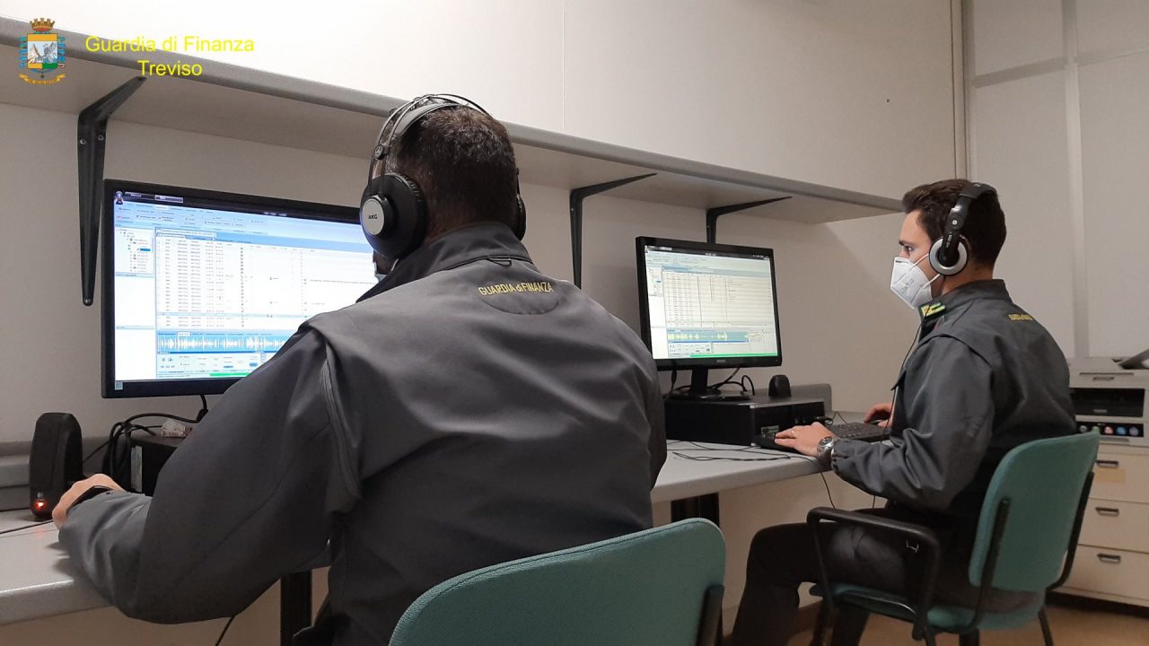 Riciclaggio di 382mila euro provenienti da frode fiscale: tre cinesi denunciati