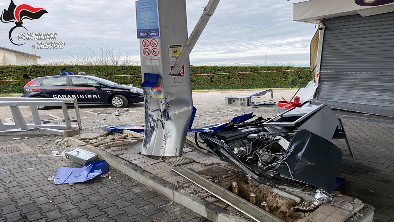 Torna a colpire la “banda della ruspa”: devastate due aree di servizio a Roncade e Motta di Livenza