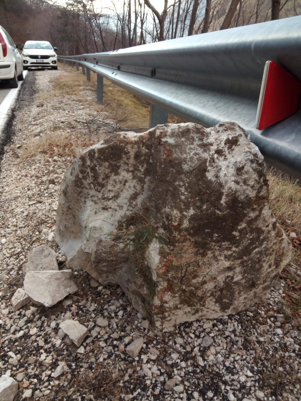 Caduta massi sulla provinciale 635 “del San Boldo”: strada liberata e nuovamente percorribile