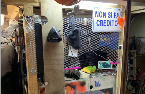 Scoperto in casa un “negozio” della droga: sequestrato oltre mezzo chilo di eroina