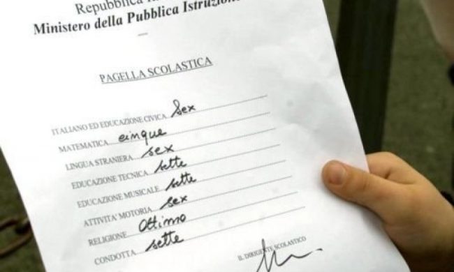 Pagelle scuola primaria, addio ai numeri: come funziona il nuovo giudizio “descrittivo”