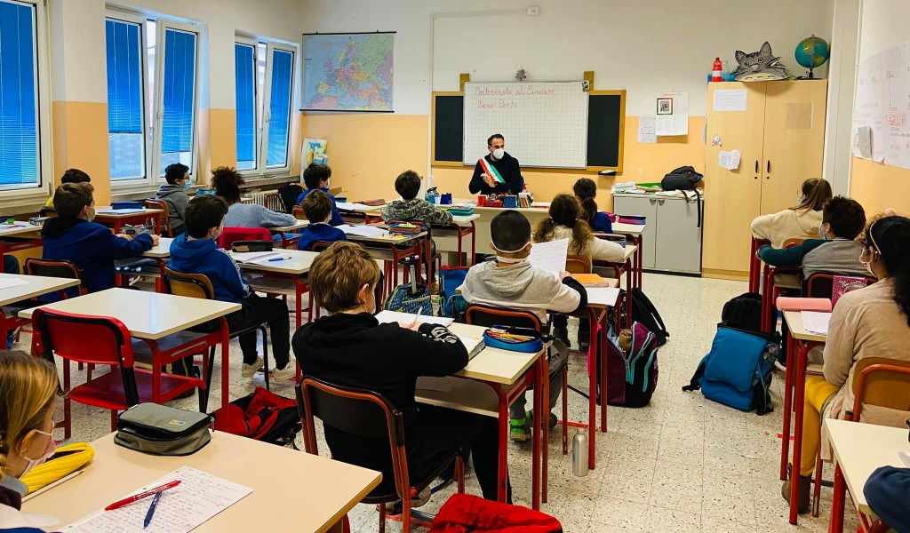 Gli alunni di quinta delle Scuole Prati intervistano il Sindaco Conte