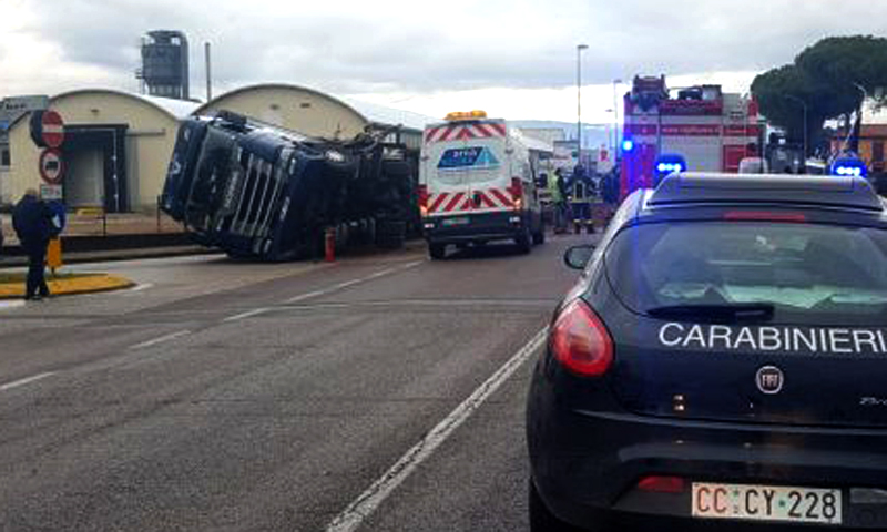 Scontro tra due camion a Mansuè, feriti gli autisti: strada chiusa