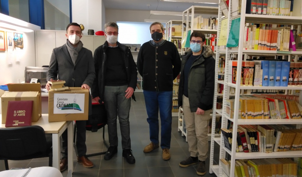 Raccolta libri per le scuole, consegnati 35 volumi al Liceo “Levi”
