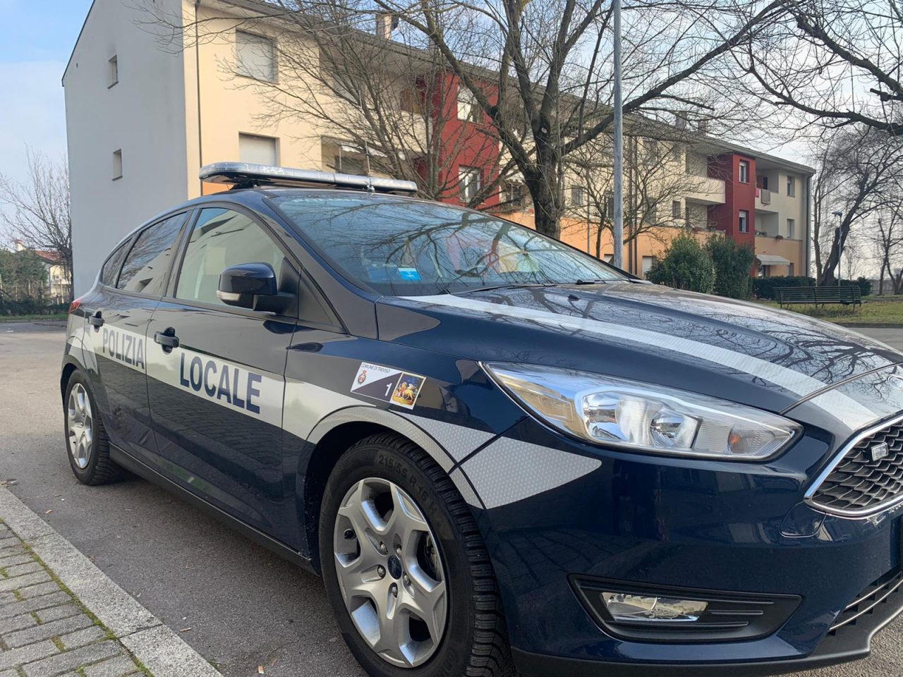 Polizia locale Treviso, controlli a tappeto su residenze e veicoli in sosta a Borgo Capriolo