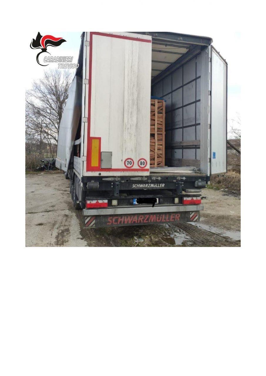 Scarica bancali di legna e scopre un profugo nel camion: viaggio clandestino dalla Bosnia Erzegovina