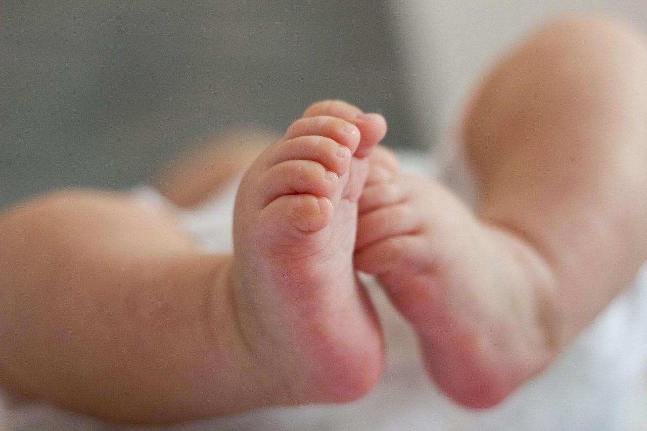 Bambina di un anno e mezzo muore dopo un malore, la procura apre un’indagine