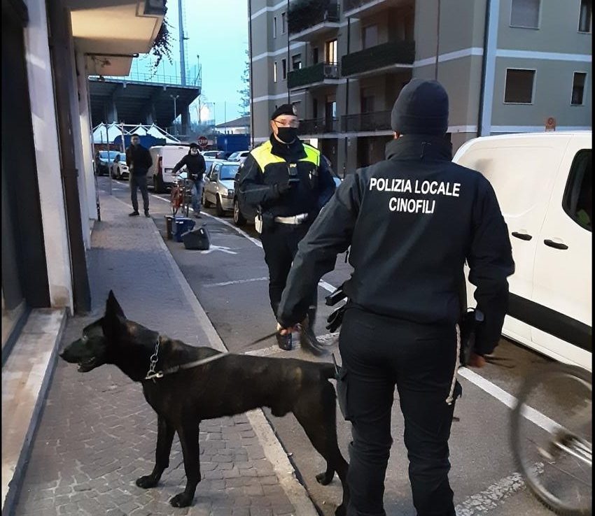 Se ne stava tranquillamente al bar del centro ma era un ricercato
