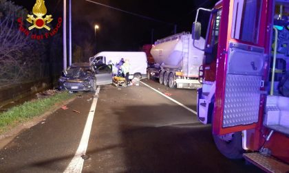 Grave incidente a Ponzano: scontro tra auto, furgone e camion. Un ferito