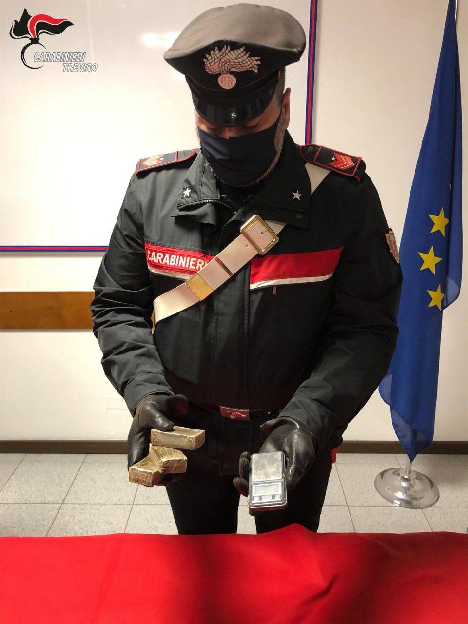 Spaccio di droga, le indagini dei Carabinieri portano all’arresto di un 22enne di Montebelluna