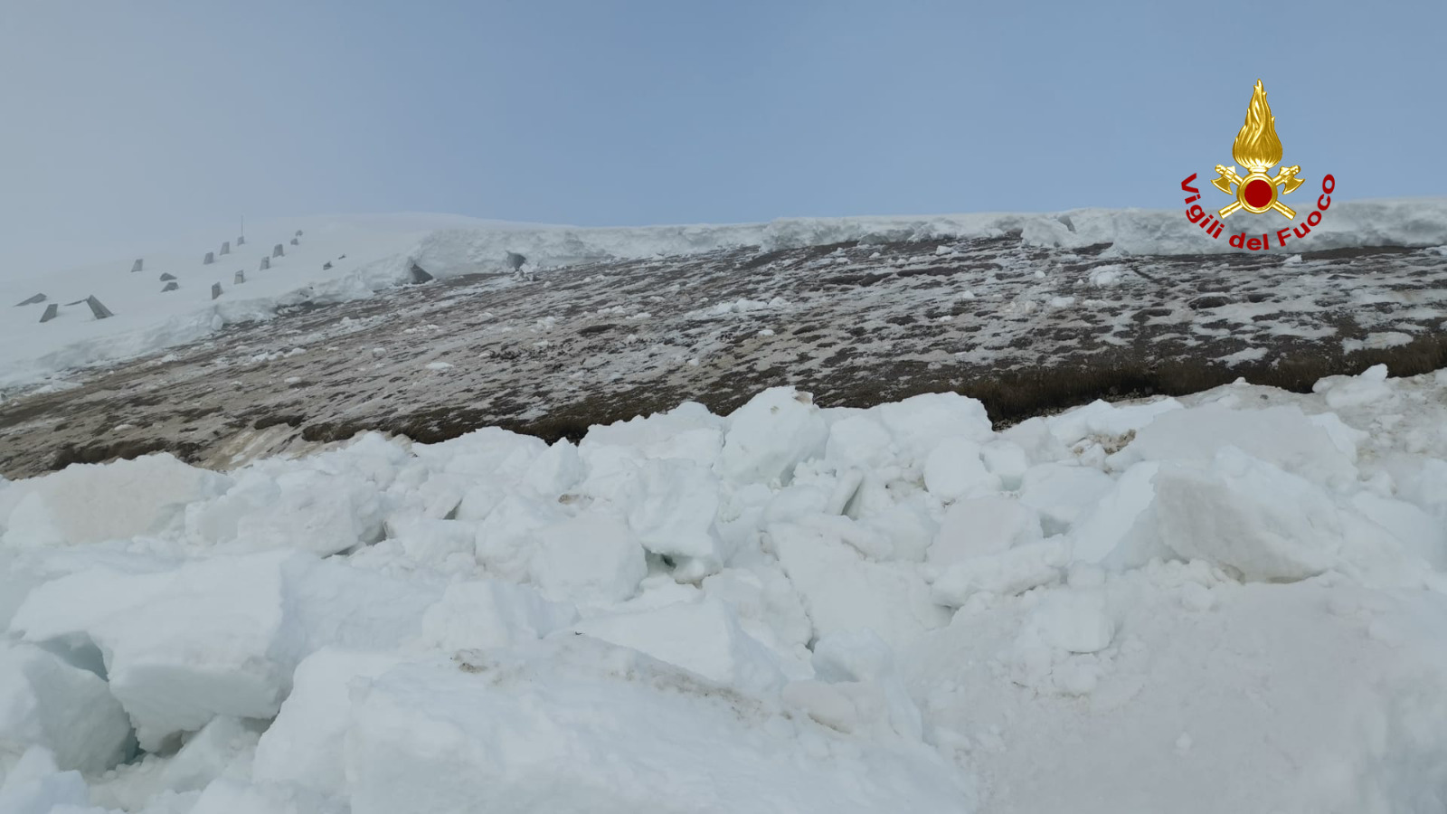 Il video della slavina di 50 metri staccatasi sul Grappa: si cercano dispersi