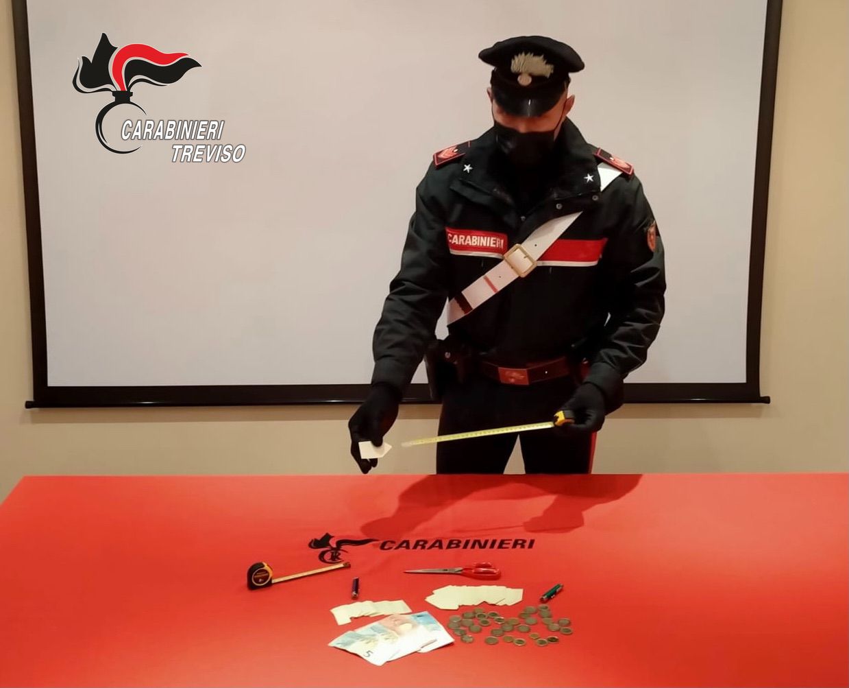 Il nonnino col “vizietto” di rubare le offerte in chiesa