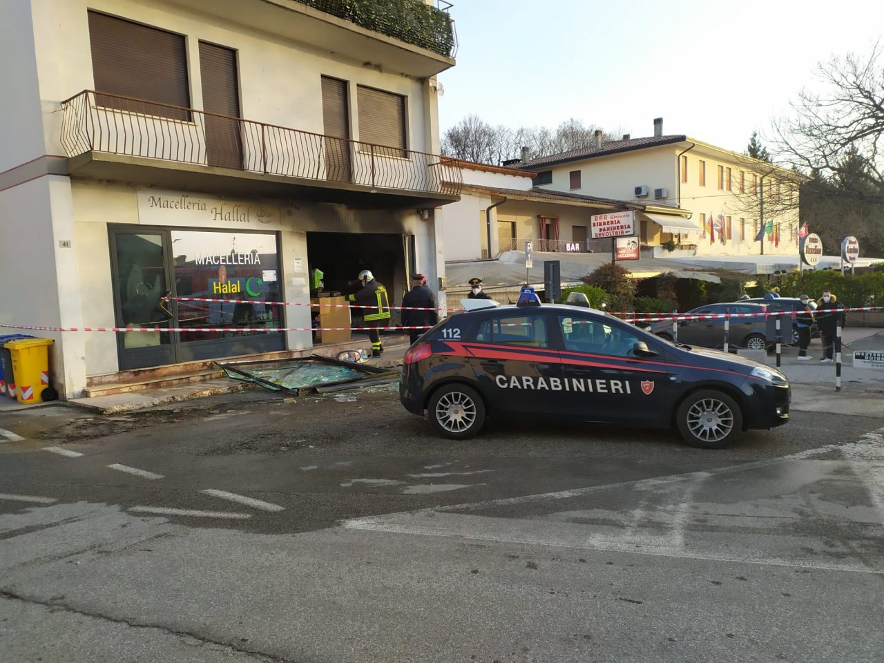 Macelleria islamica in fiamme, l’incendio è doloso: caccia ai piromani