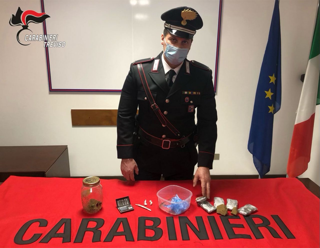 In casa nascondeva hashish e marijuana: arrestata 20enne di Caerano San Marco