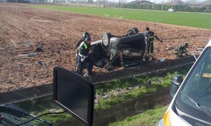 Grave incidente sulla Postumia, ferito estratto dalle lamiere dell'auto rovesciata