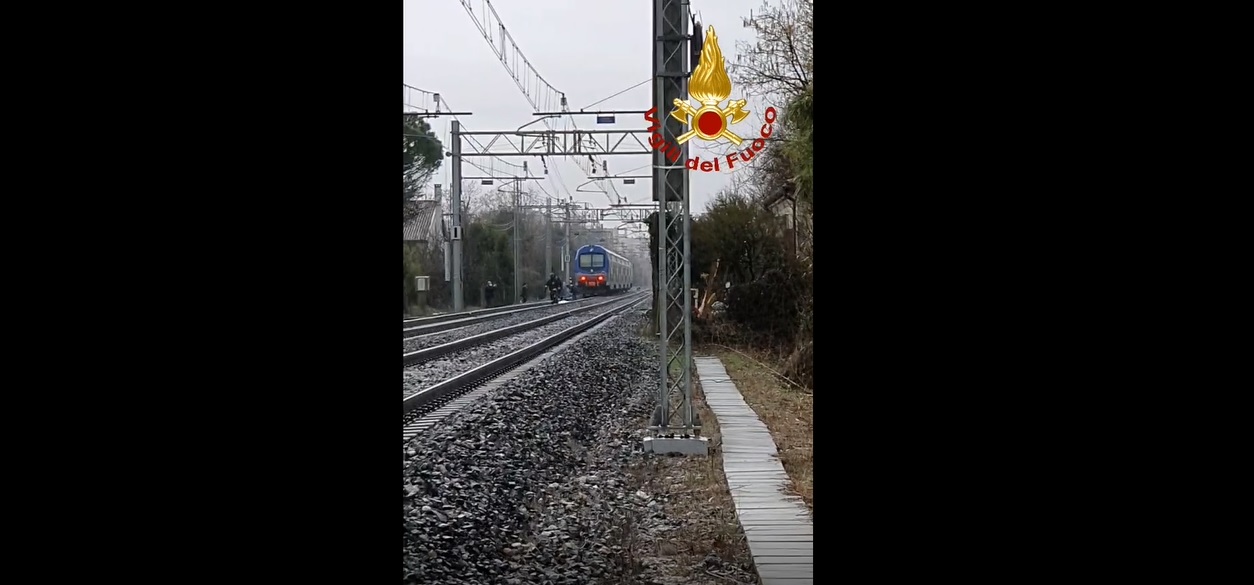 Incidente sui binari, coinvolta una persona: treni fermi e disagi alla circolazione ferroviaria