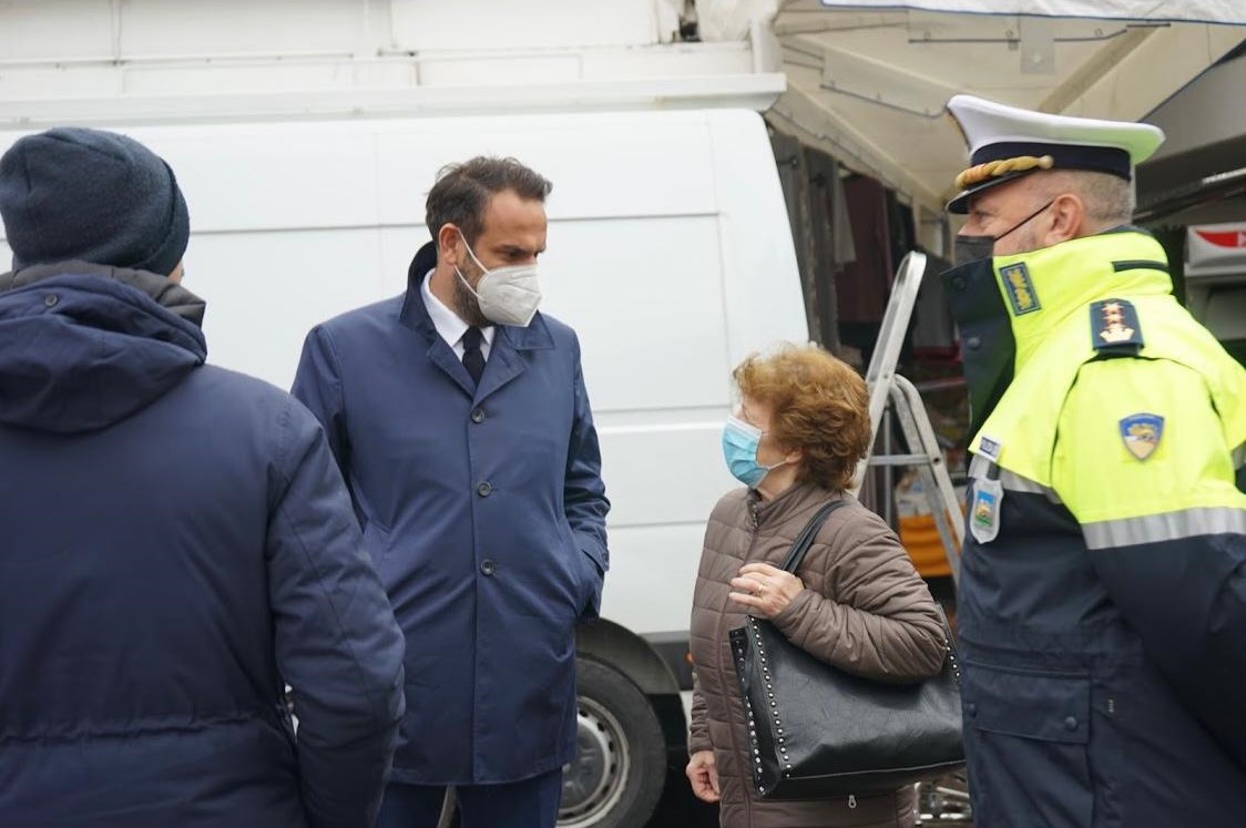 Partita dal mercato di San Liberale l’attività della Stazione mobile della Polizia locale