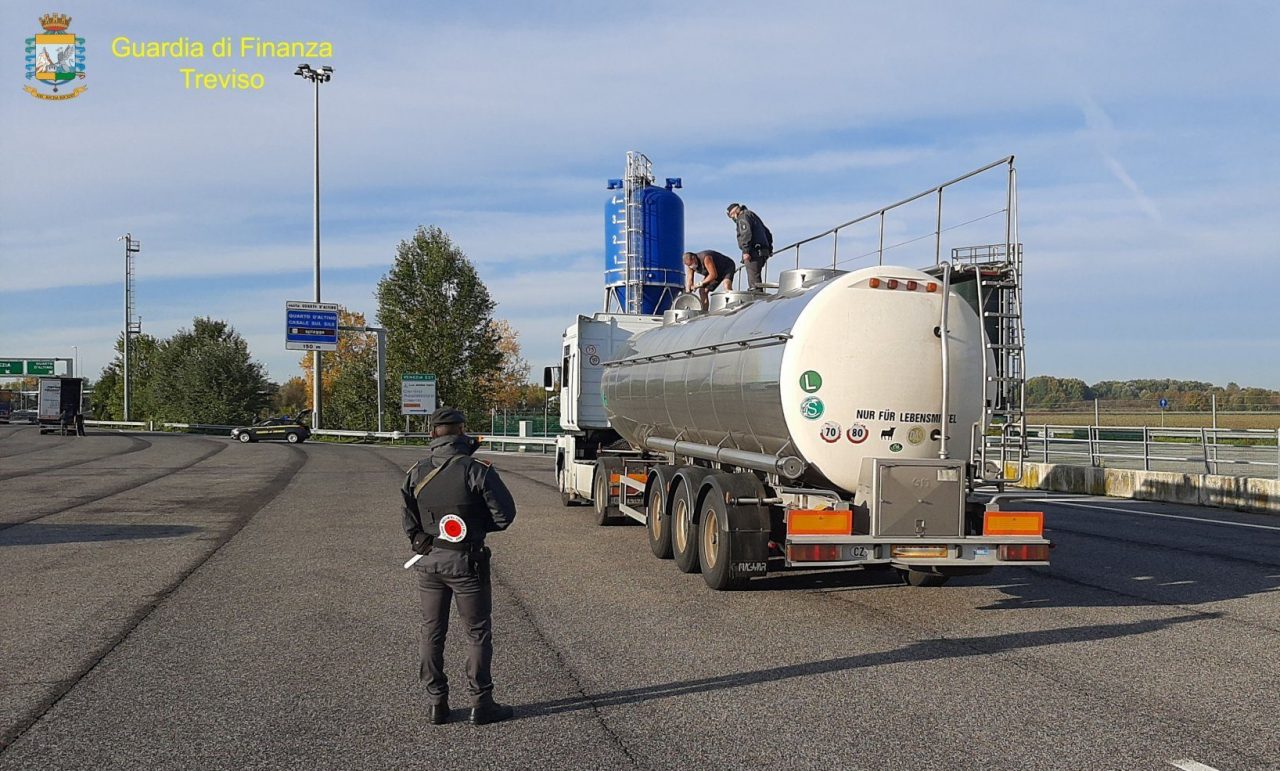 Contrabbando di gasolio, due arresti e 33 denunce: sequestri per 1,7 milioni di euro