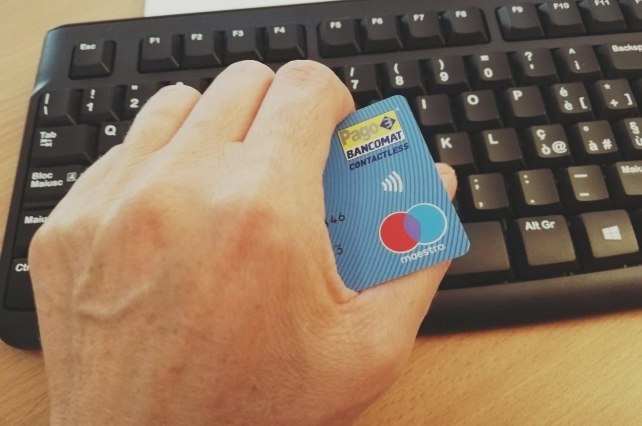 A tutta truffa tra televisori, polizze auto e divani: la “sagra” del raggiro continua nella Marca