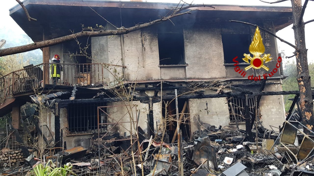 La moglie e una conoscente morirono nell’incendio appiccato da lui per incassare i premi dell’assicurazione