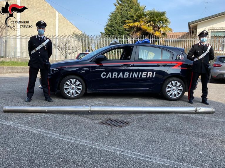 Scoperto mentre ruba un pluviale in acciaio dal muro di un’autofficina a Mogliano Veneto