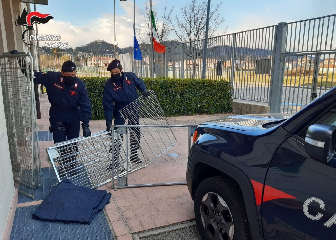 Rubava i carrelli dalla “Replay” di Asolo: dipendente arrestato