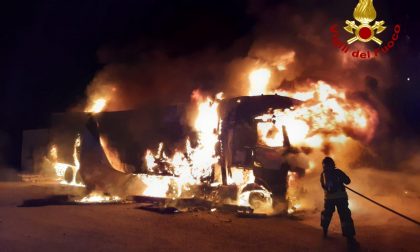 Incendio a Colle Umberto: in fiamme un camion che conteneva cassette di uova