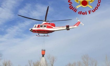Incendio Parco del Piave, l'intervento dei Vigili del fuoco con l'elicottero