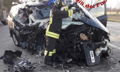 Le impressionanti foto dell'auto disintegrata dopo lo scontro col camion a Fontanelle