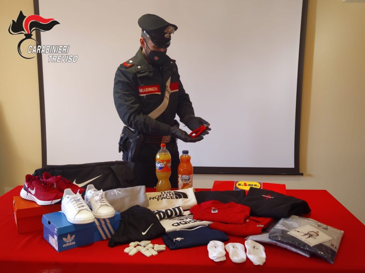 “Giardini del Sole” Castelfranco, rubano vestiti ma vengono beccati e denunciati