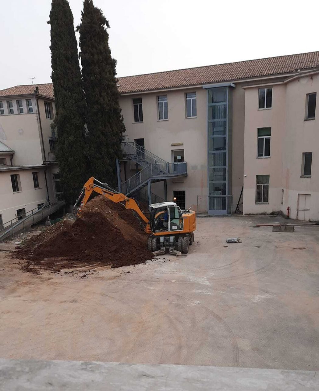 Succursale del liceo Veronese, finalmente riprendono i lavori