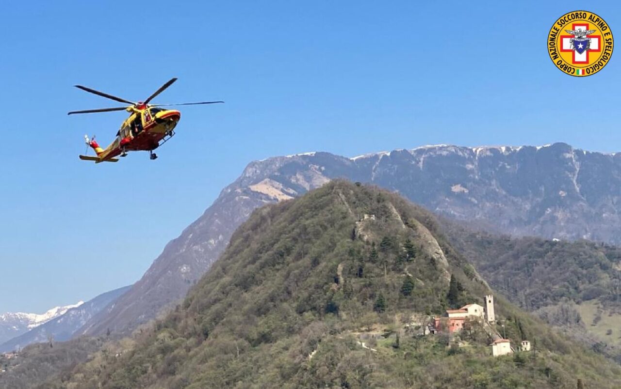 Scivola sul sentiero e si infortuna alla spalla: 30enne soccorso sopra Serravalle