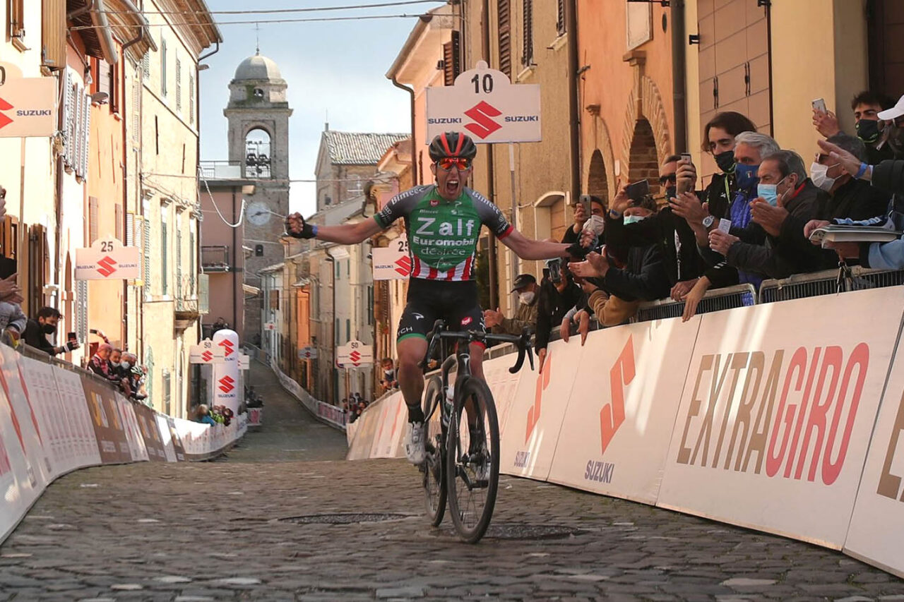 Sulle Strade Bianche di Romagna fuga e vittoria per Alex Tolio