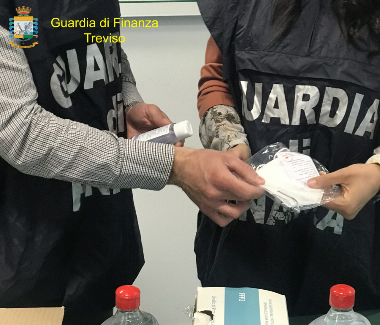 Sequestrate oltre 100mila mascherine chirurgiche e 300 litri di gel igienizzante non in regola