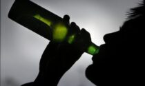 Ruba carte di credito per bere "ombre" al bar: denunciato 24enne