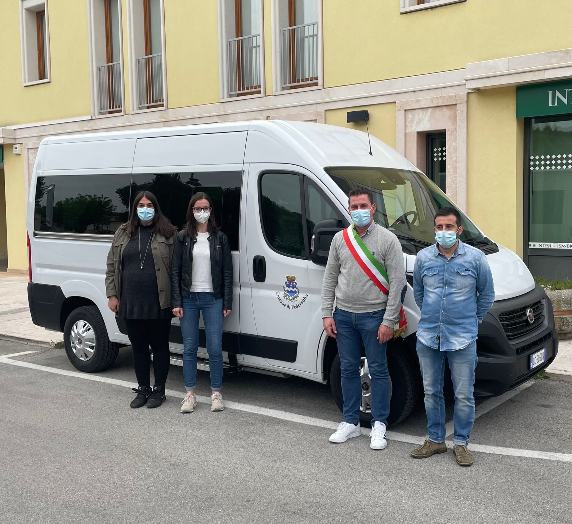 Il Pulmino Acquistato Coi Fondi Del 5x1000 Sar A Disposizione Dei il-pulmino-acquistato-coi-fondi-del-5x1000-sar-a-disposizione-dei