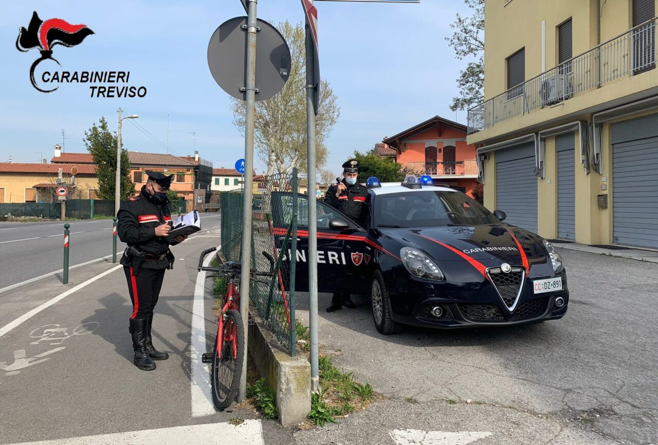 Aggredisce una ragazzina per rubarle la borsetta, 44enne arrestato