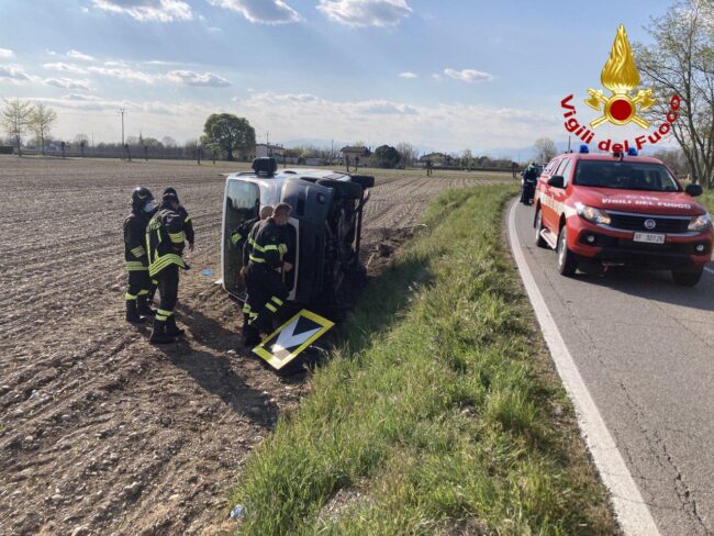 La notte di Preganziol "illuminata" dalle auto bruciate a San Trovaso: indagini in corso