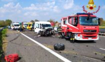 Grave incidente in autostrada, tre veicoli coinvolti: A27 chiusa in direzione sud