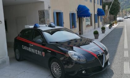 Entra nell'hotel a Vittorio Veneto armato di pistola giocattolo e rapina due clienti: arrestato