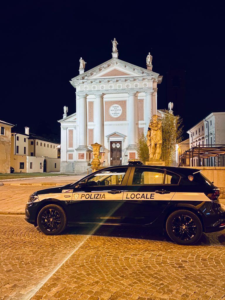 Scantinato occupato abusivamente e degradato, arriva lo sgombero della Polizia locale