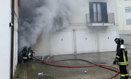 Incendio a Villorba, fiamme dal garage: Vigili del fuoco al lavoro