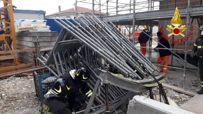 Muore schiacciato nel cantiere, addio Mattia: aveva solo 23 anni