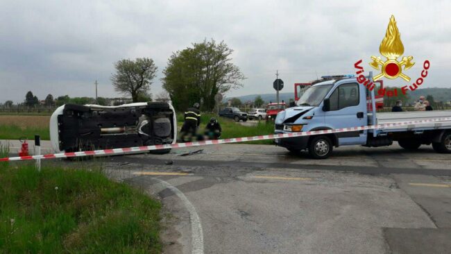 Incidente sulla Treviso Mare, scontro tra tre auto: un ferito