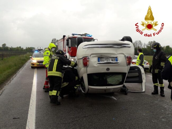 Incidente sulla Treviso Mare, scontro tra tre auto: un ferito