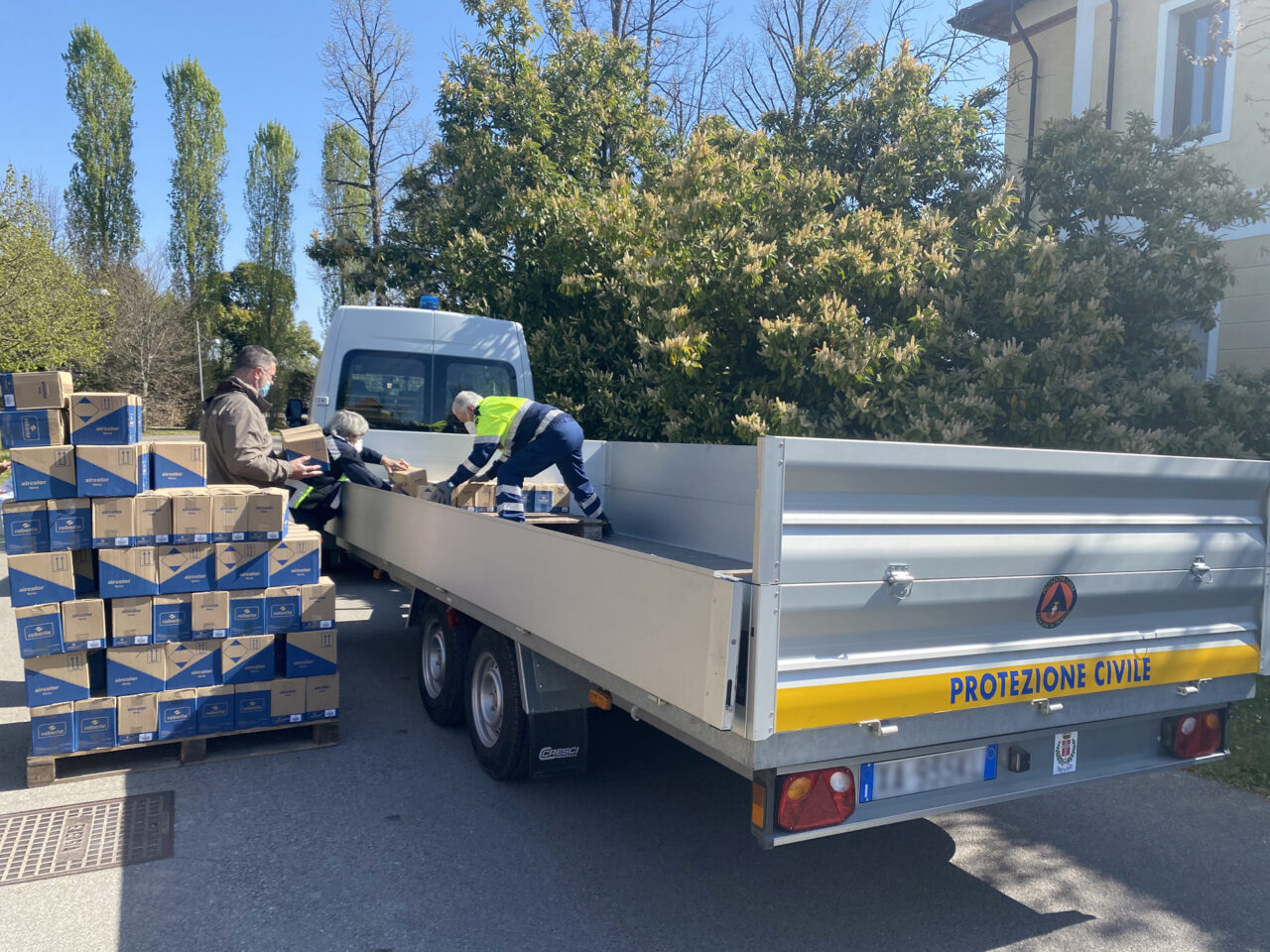 Donate alla Provincia 1.000 bombolette di spray sanificante: saranno distribuite alle scuole superiori