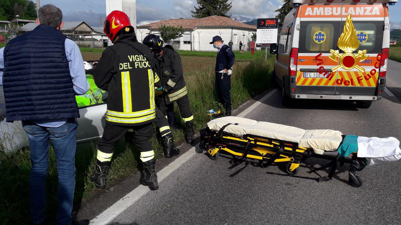 Montebelluna, scontro tra auto in via Feltrina: due feriti