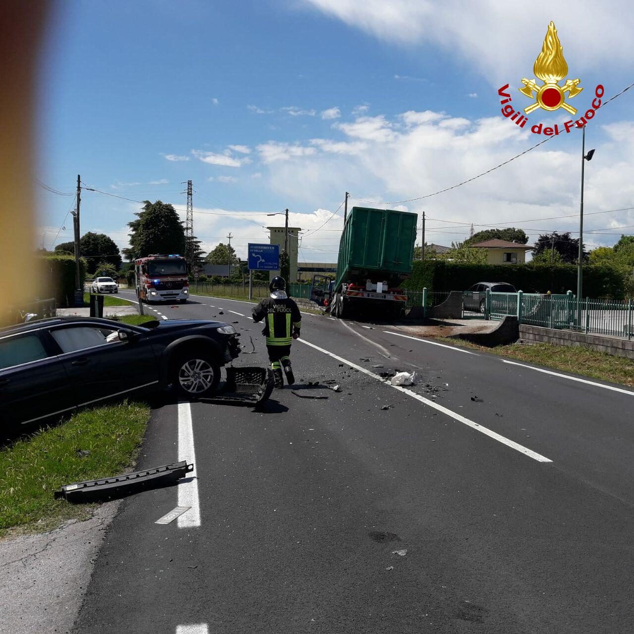 Caerano San Marco, scontro tra auto e camion