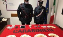 Banconote false e droga, giovane pregiudicato tenta la fuga: scazzottata coi Carabinieri